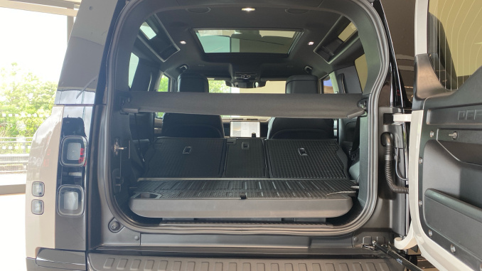 Land Rover Defender 3.0 D350 X-Dynamic HSE 90 3dr Auto Diesel Estate - Image 10